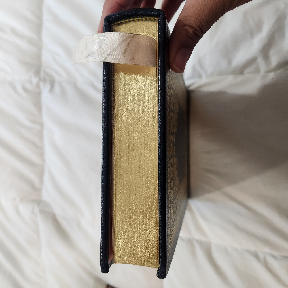 The Easton Press Collector's Edition of "Robinson Crusoe" by Daniel Defoe - Picture 4 of 5